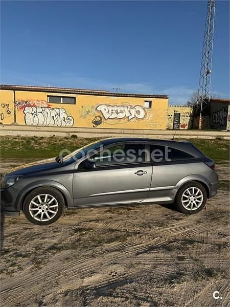 Usado Opel Astra GTC Enjoy 100 CV (73 kW) 2005 Gris / plata Berlina