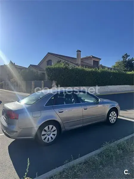 Usado Audi A4 140 CV (102 kW) 2007 Gris / plata Berlina