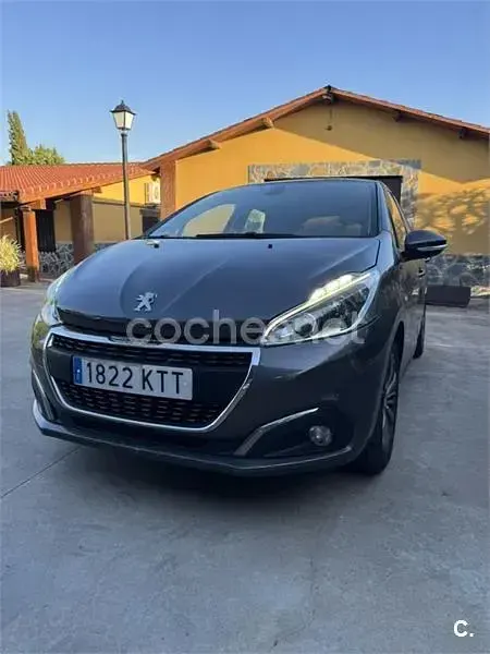 Usado Peugeot 208 Signature Sky 82 CV (60 kW) 2019 Gris / plata Utilitario