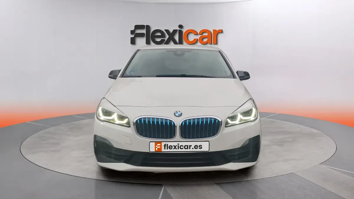 Usado BMW 225 Active Tourer iPerformance 224 CV (164 kW) 2019 Blanco Monovolumen