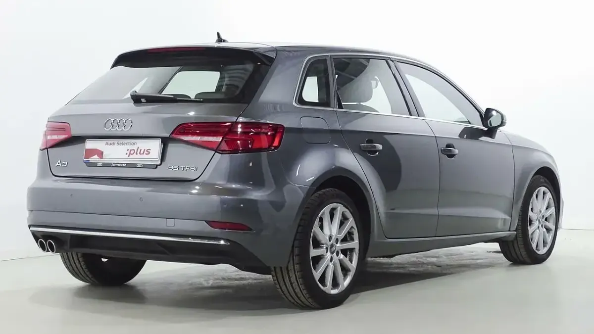 Usado Audi A3 Design 150 CV (110 kW) 2020 Gris Berlina