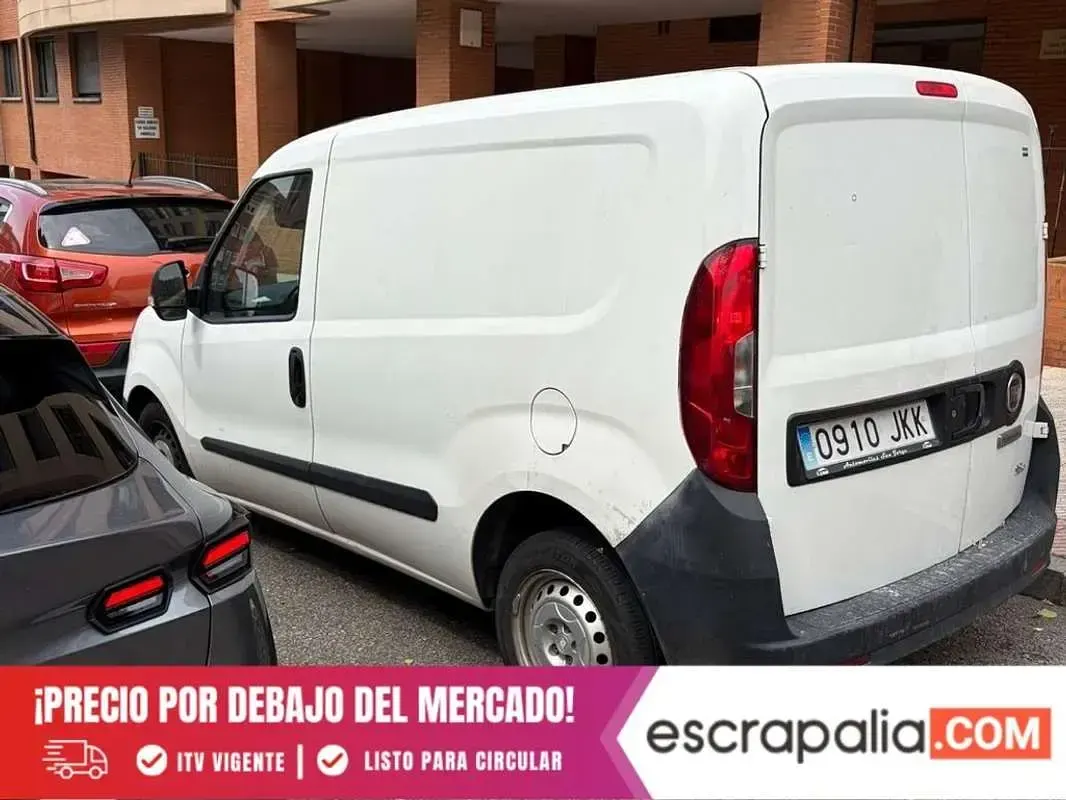 Usado Fiat Doblò 79 CV (58 kW) 2015 Blanco Monovolumen