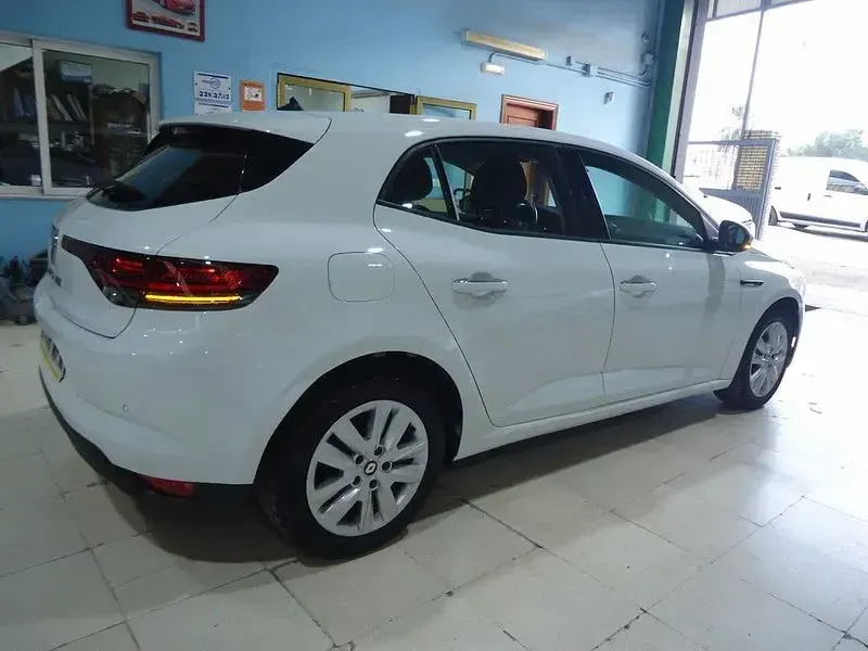 Usado Renault Mégane II Equilibre 115 CV (84 kW) 2023 Blanco Berlina