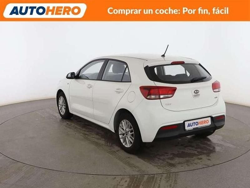Usado Kia Rio 101 CV (74 kW) 2020 Blanco Berlina