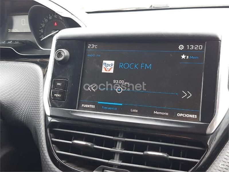 Usado Peugeot 208 Style 82 CV (60 kW) 2017 Blanco Utilitario