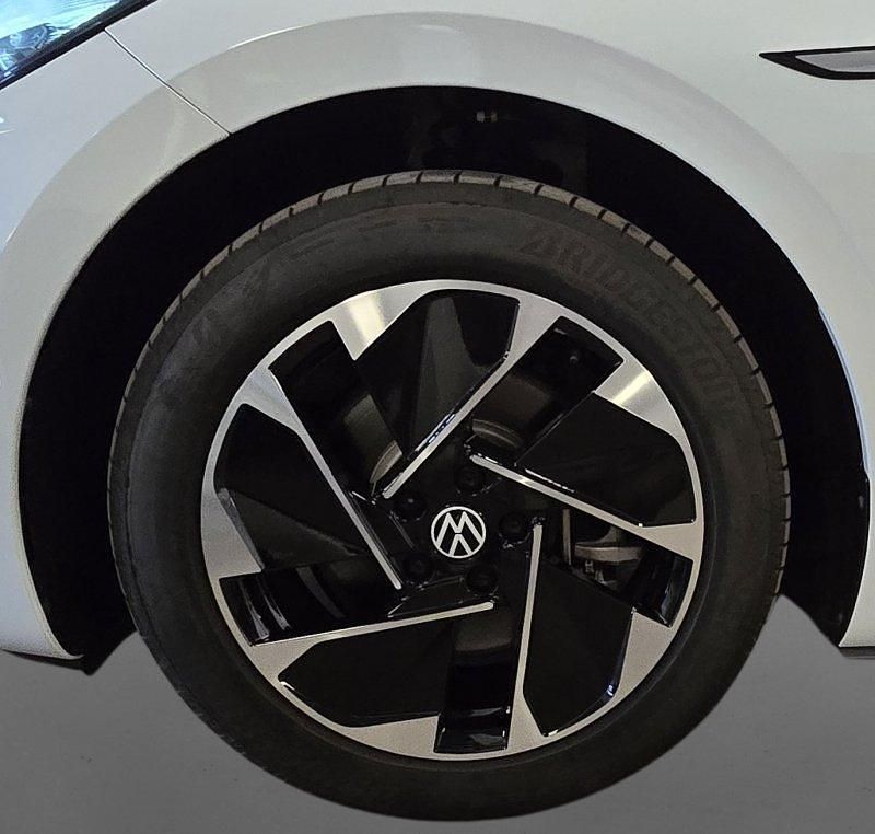 Usado VW ID.3 Pro 150 kW (204 CV) 2025 Blanco glaciar metalizado con techo negro Utilitario
