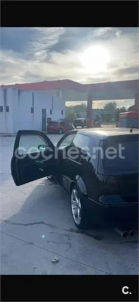 Usado VW Golf IV Highline 105 CV (77 kW) 2003 Negro Berlina