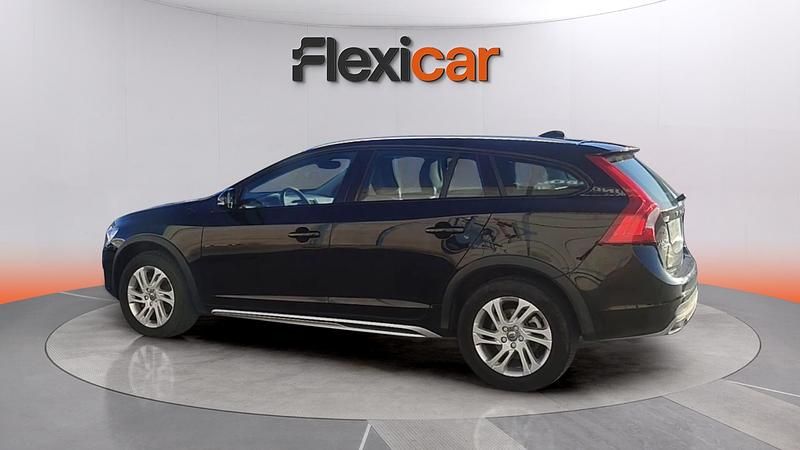 Usado Volvo V60 Kinetic 150 CV (110 kW) 2018 Negro Familiar