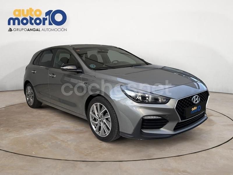 Usado Hyundai i30 N Line 120 CV (88 kW) 2019 Gris Berlina