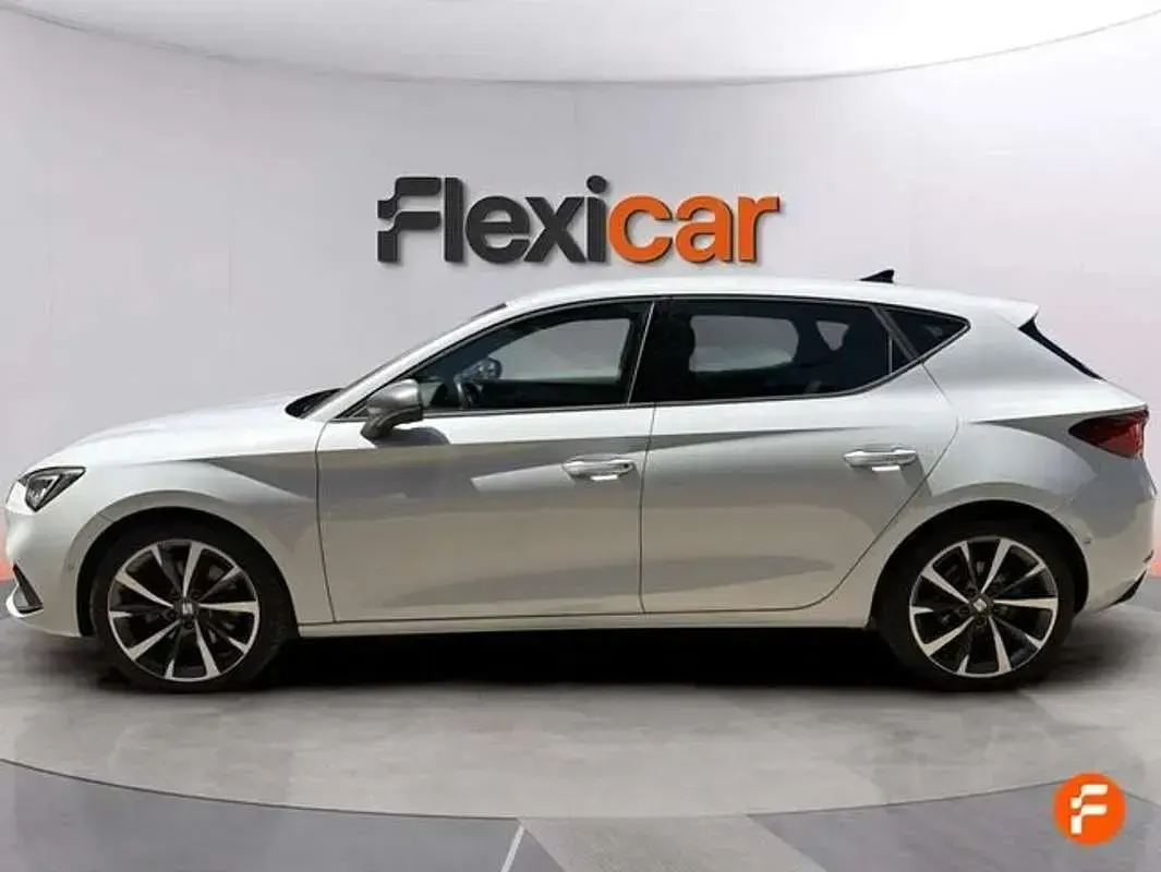 Usado Seat Leon FR 150 CV (110 kW) 2022 Blanco Berlina
