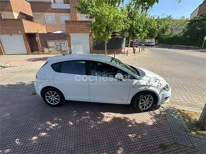 Käytetty Seat Leon Copa 90 HP (66 kW) 2011 Valkoinen Viistoperä