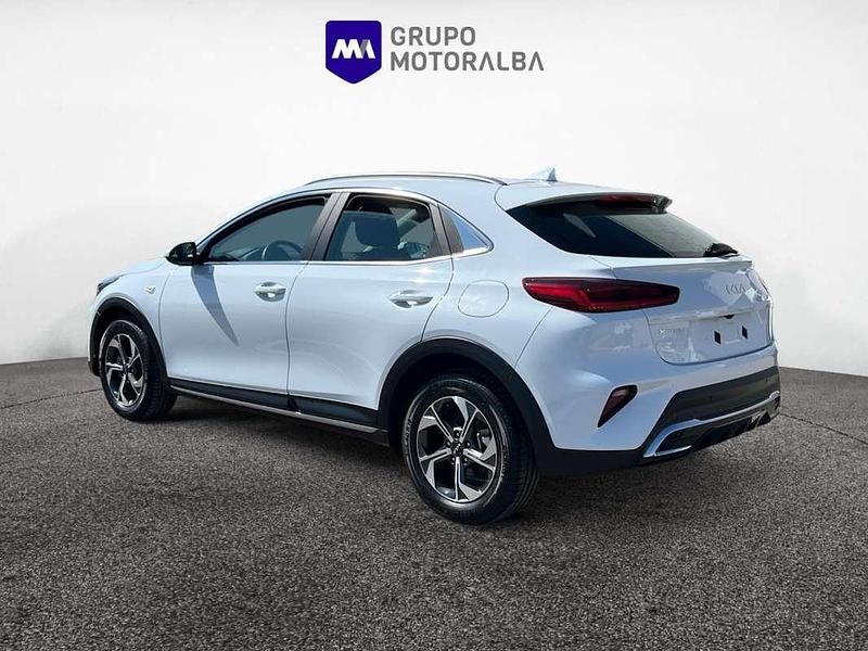Usado Kia XCeed 101 HP (74 kW) 2025 Branco SUV