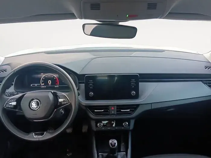 Usado Skoda Scala Ambition 110 CV (80 kW) 2024 Blanco Utilitario