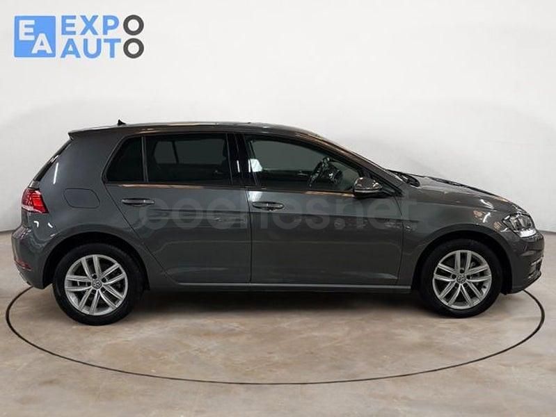 Usado VW Golf VII Advance 150 CV (110 kW) 2020 Gris / plata Berlina