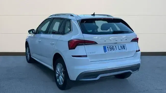 Usado Skoda Kamiq Ambition 110 CV (80 kW) 2021 Blanco SUV