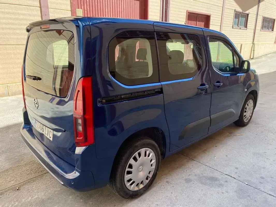 Usado Opel Combo Life S 102 CV (75 kW) 2021 Azul Monovolumen