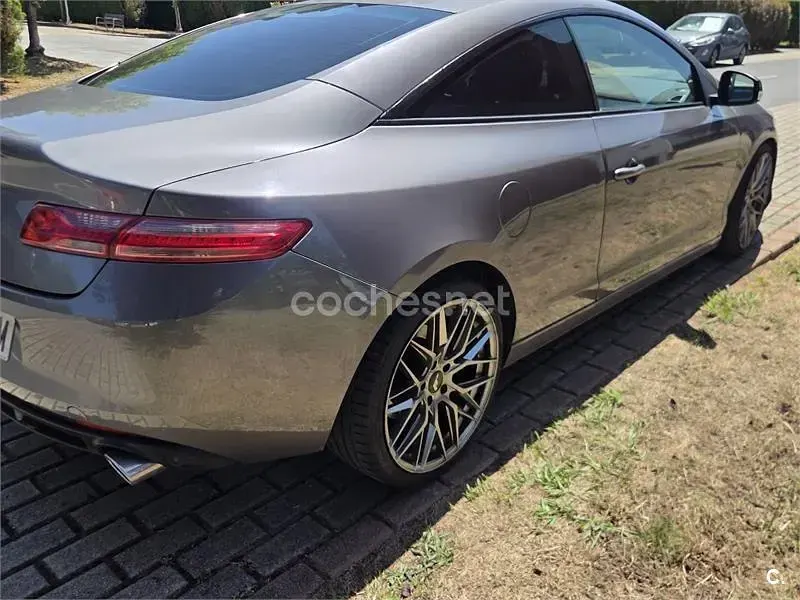 Usado Renault Laguna Coupé Initiale 235 CV (172 kW) 2012 Gris / plata Coupe
