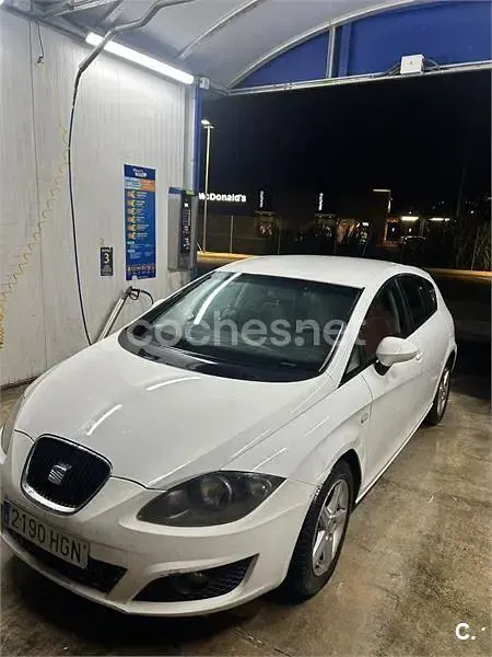 Usado Seat Leon Reference 105 CV (77 kW) 2011 Blanco Utilitario