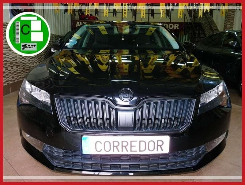 Usado Skoda Superb SportLine 150 CV (110 kW) 2018 Negro Berlina