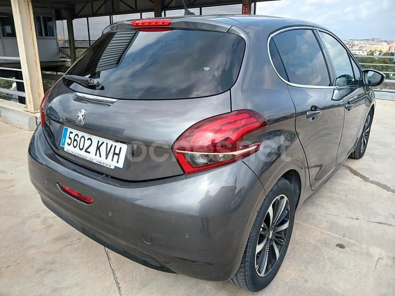 Usado Peugeot 208 82 CV (60 kW) 2019 Gris / plata Utilitario