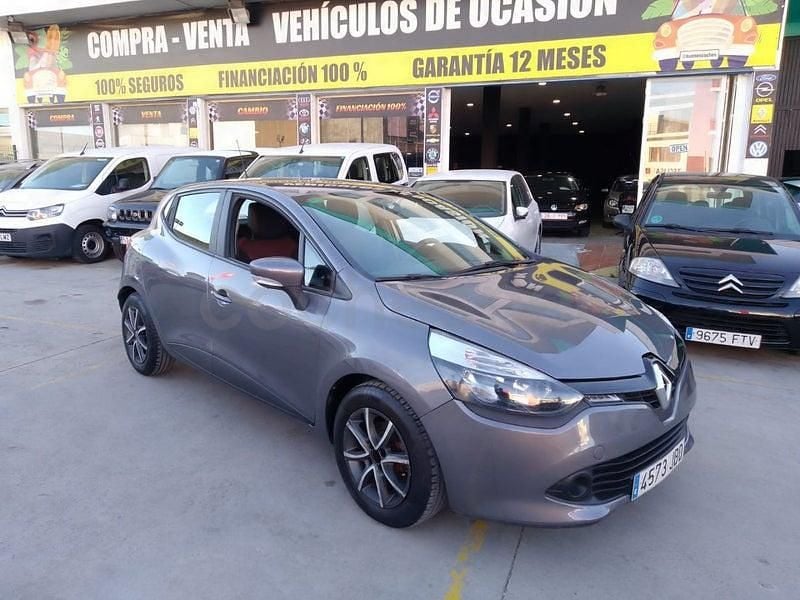 Usado Renault Clio III Collection 75 CV (55 kW) 2014 Beige Berlina