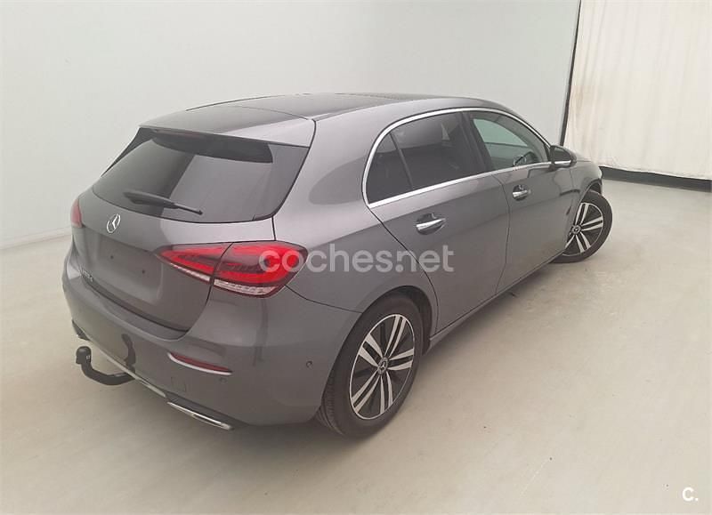 Usado Mercedes A200 150 CV (110 kW) 2021 Gris / plata Berlina