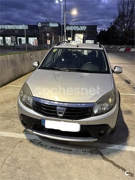 Usado Dacia Sandero Stepway 90 CV (66 kW) 2012 Gris / plata Berlina