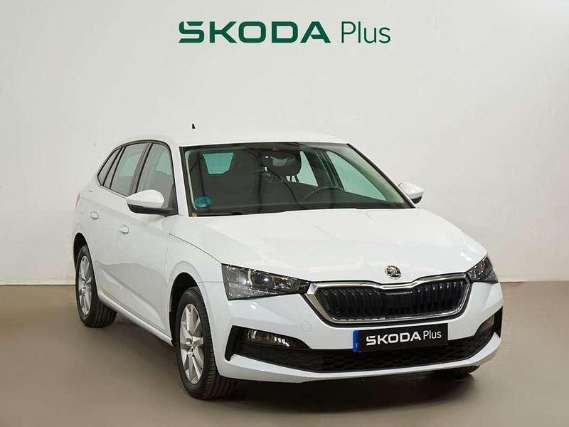 Blanco Usado 2021 Skoda Scala Ambition Utilitario | 15.900 € (Un poco caro) - Imagen 1/4