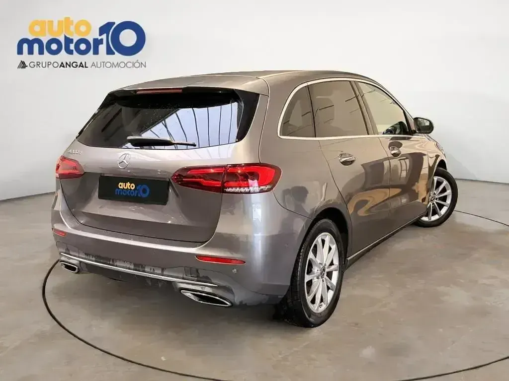 Usado Mercedes B200 150 CV (110 kW) 2019 Gris Utilitario