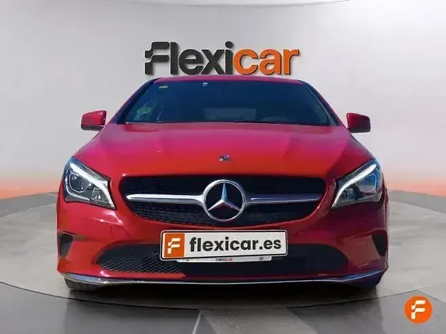 Usado Mercedes CLA220 Shooting Brake 177 CV (130 kW) 2017 Rojo Familiar