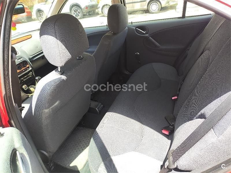 Usado Rover 25 103 CV (75 kW) 2003 Granate Utilitario