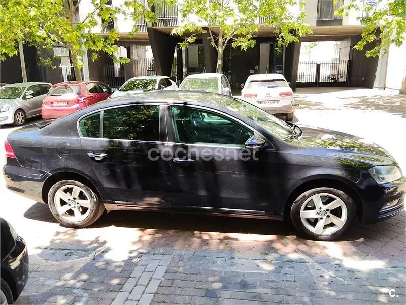 Usado VW Passat 105 CV (77 kW) 2011 Negro Berlina