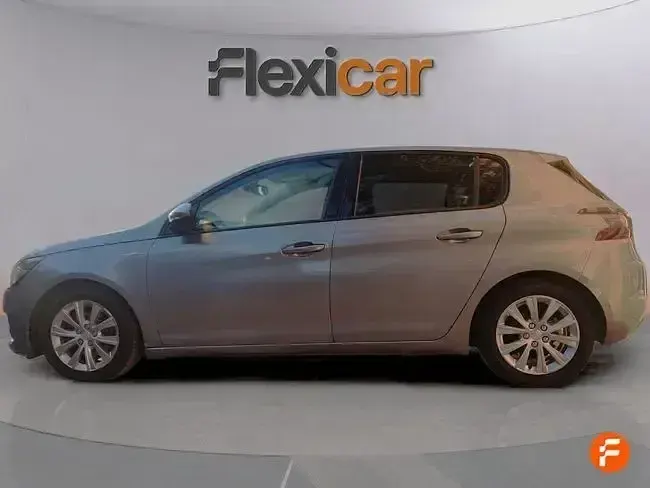 Usado Peugeot 308 Style 130 HP (95 kW) 2020 Cinzento Sedan
