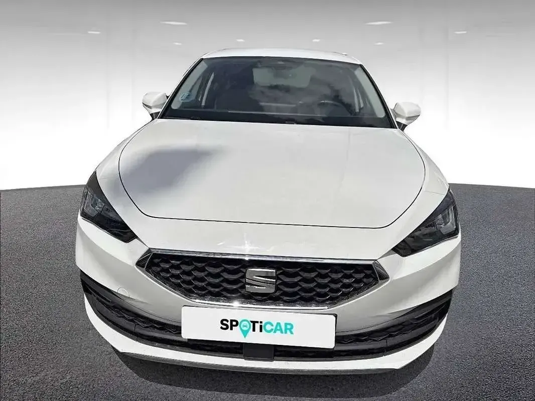 Usado Seat Leon Style 116 CV (85 kW) 2025 Gris Utilitario