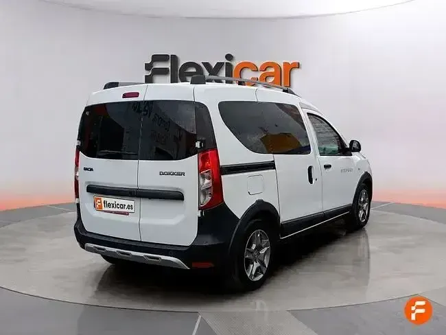 Usado Dacia Dokker Essentiel 131 CV (96 kW) 2020 Blanco Monovolumen