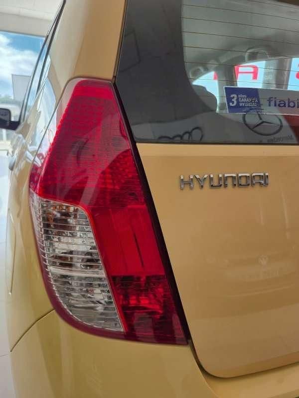 Usado Hyundai i10 Style 67 CV (49 kW) 2008 Amarillo Utilitario