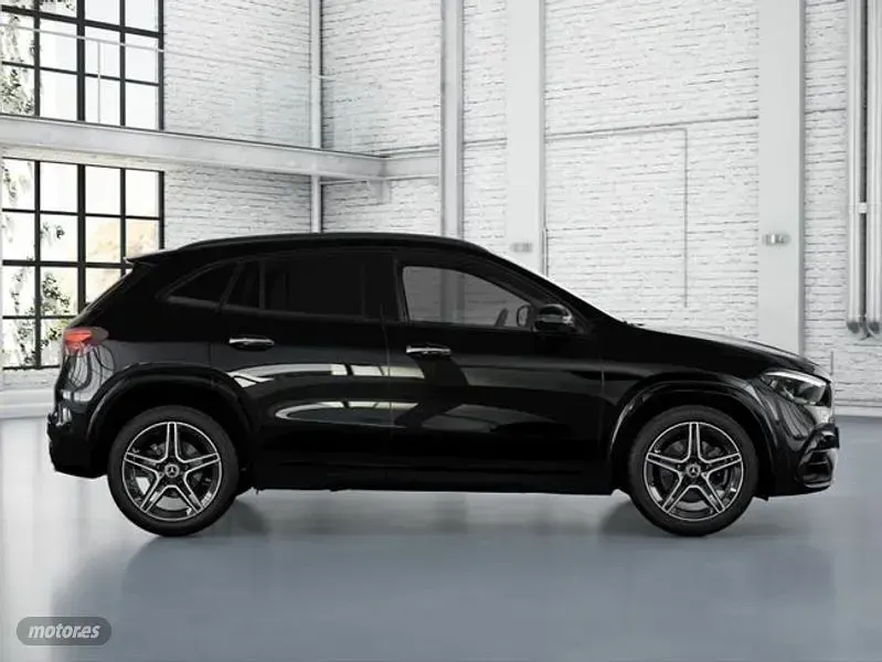 Usado Mercedes GLA200 AMG line 150 CV (110 kW) 2025 Negro SUV