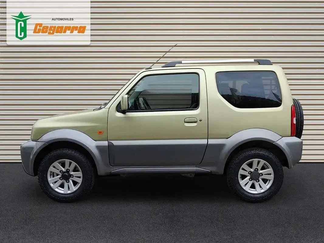 Usado Suzuki Jimny 84 CV (61 kW) 2012 Gris SUV