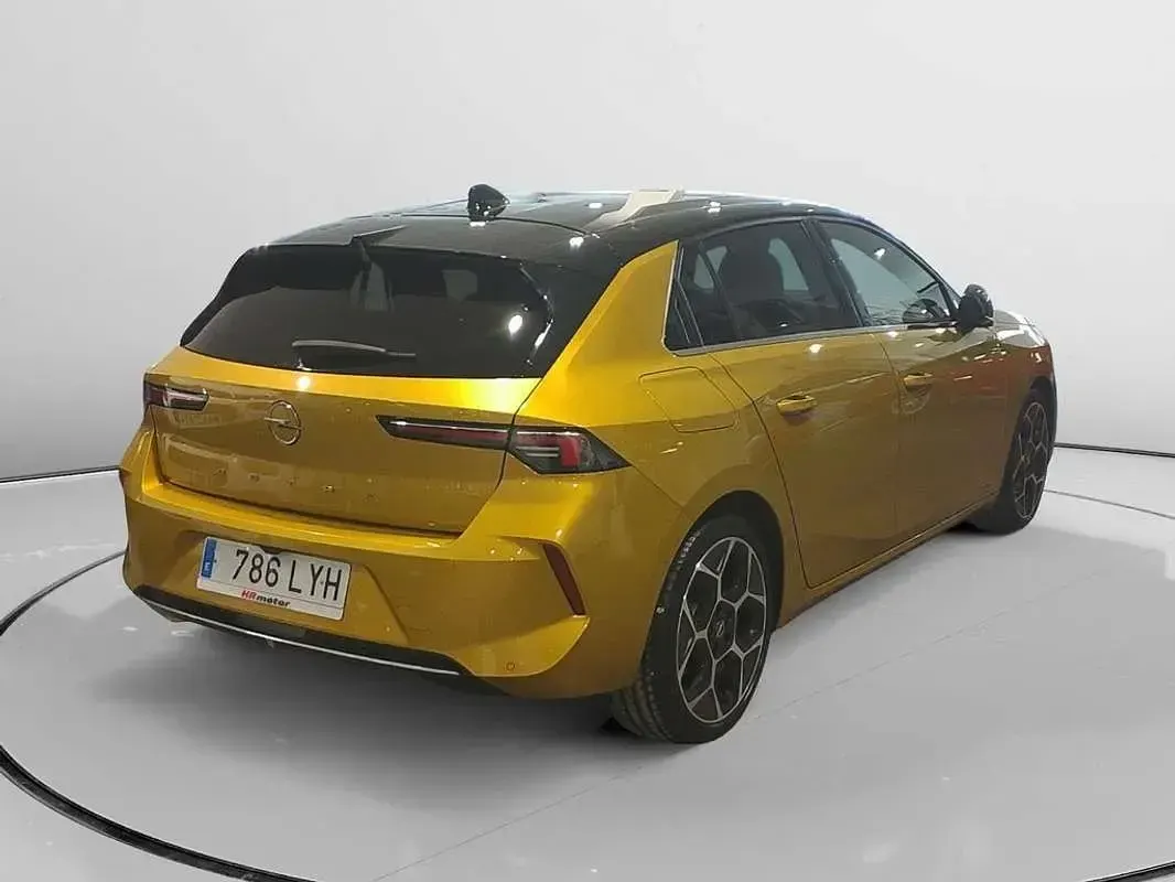 Usado Opel Astra Ultimate 131 CV (96 kW) 2022 Amarillo Utilitario