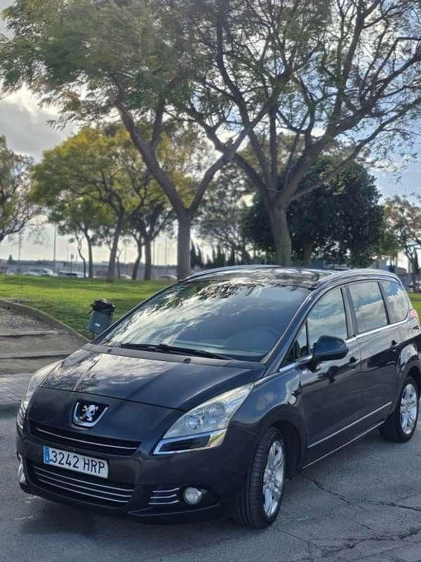 Usado Peugeot 5008 Style 114 CV (83 kW) 2013 Gris Monovolumen