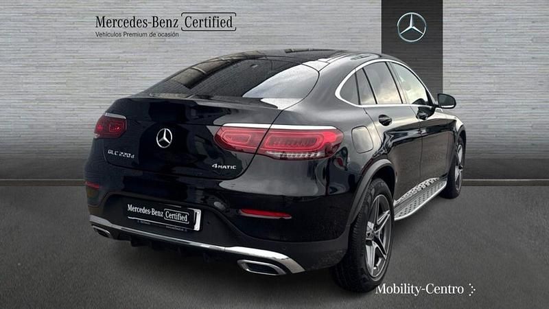 Usado Mercedes GLC220 AMG line 194 CV (142 kW) 2021 Pintura unicolor negra Coupe