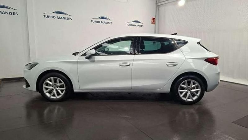 Usado Seat Leon Style 116 CV (85 kW) 2021 Blanco Utilitario