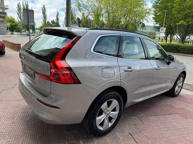 Usado Volvo XC60 Core 197 CV (144 kW) 2023 Gris / plata SUV
