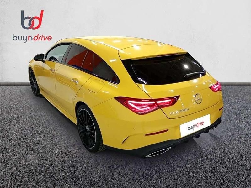 Usado Mercedes CLA200 Shooting Brake 150 CV (110 kW) 2020 Amarillo Familiar