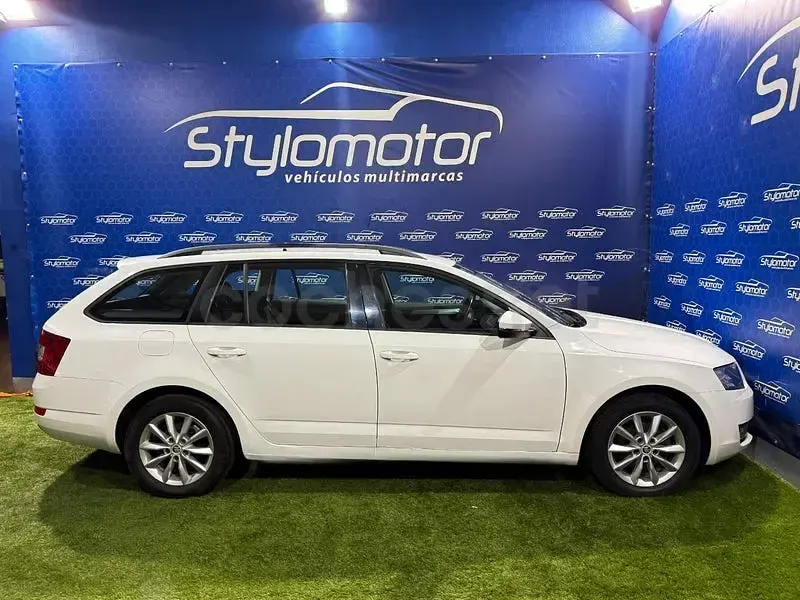 Usado Skoda Octavia Ambition 115 CV (84 kW) 2016 Blanco Familiar