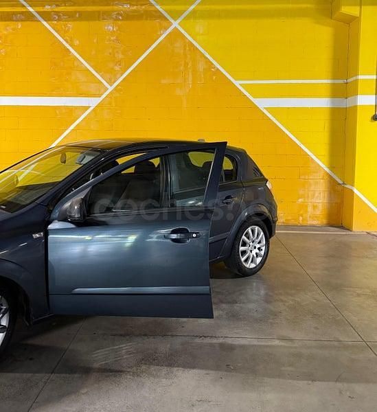 Usado Opel Astra Enjoy 105 CV (77 kW) 2006 Gris / plata Berlina