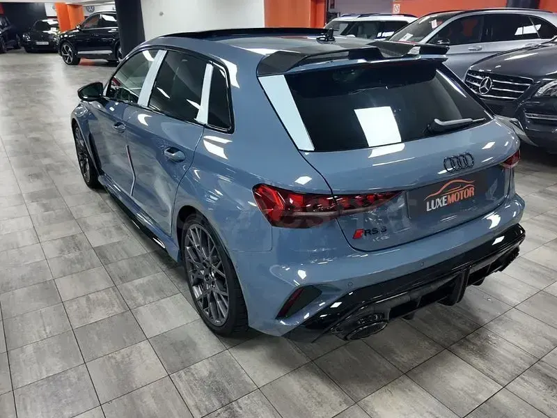 Nuevo Audi RS3 Competition 400 CV (294 kW) 2026 Azul Berlina