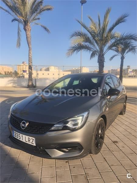 Usado Opel Astra Ultimate 145 CV (106 kW) 2021 Gris / plata Berlina