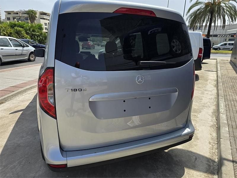 Nuevo Mercedes T180 116 CV (85 kW) 2025 Plata helvin Monovolumen
