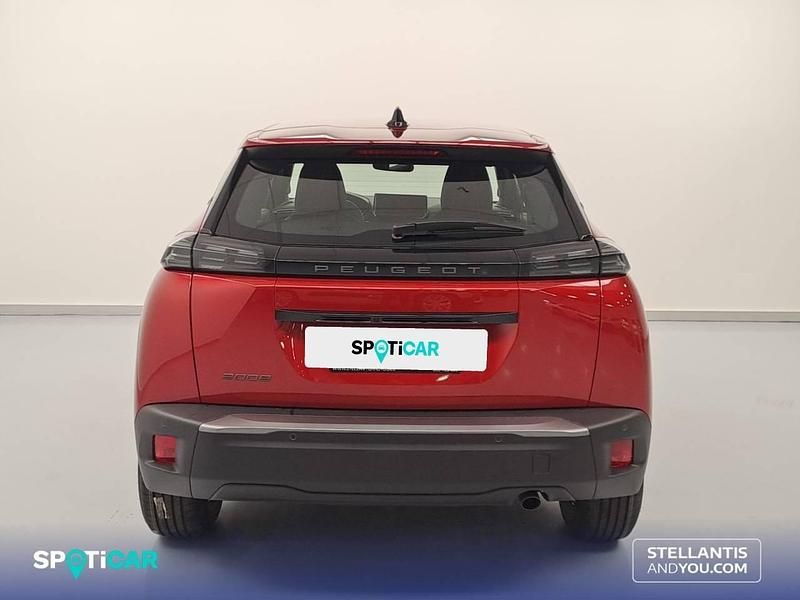 Usado Peugeot 2008 Active 100 CV (73 kW) 2024 Rojo SUV
